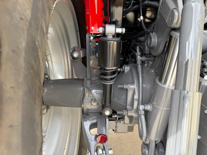 0 Massey Ferguson 5711 Dyna-4