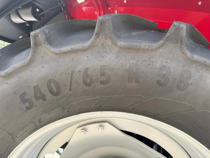 0 Massey Ferguson 5711 Dyna-4