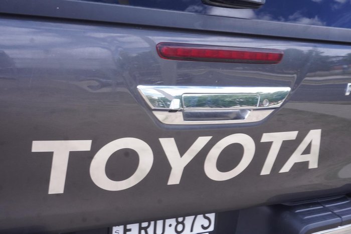 2022 Toyota Hilux SR5