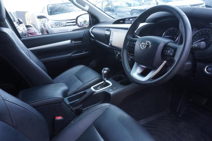 2022 Toyota Hilux SR5