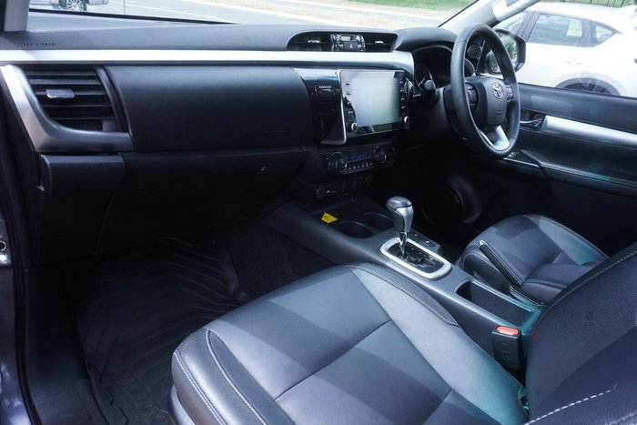 2022 Toyota Hilux SR5