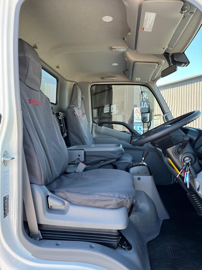 2025 Hino 616 - 300 Series RUNOUT 2025 STOCK, CAR LICENCE PANTECH White