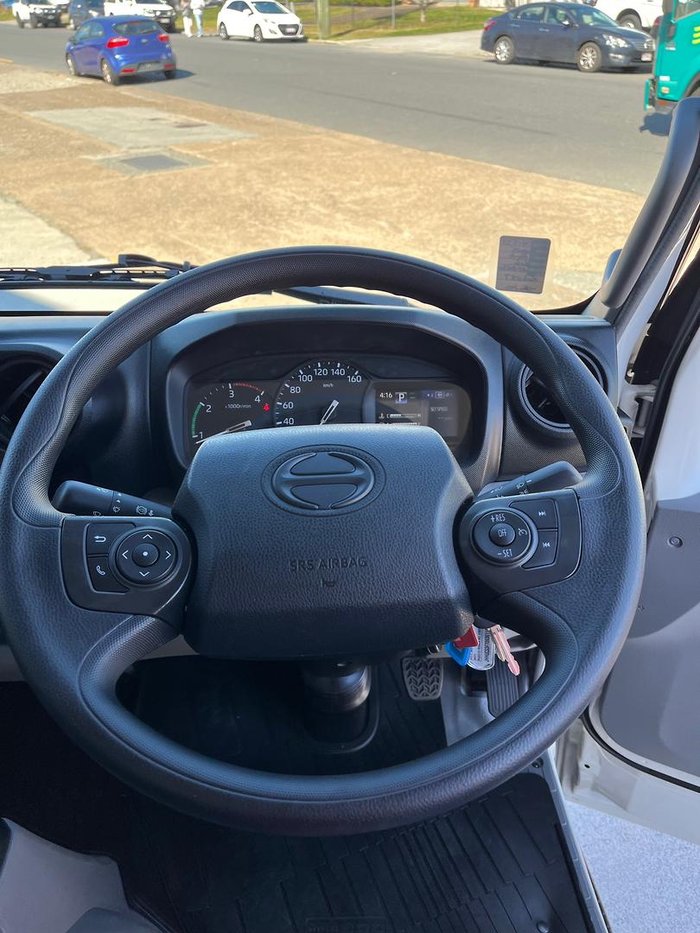 2025 Hino 616 - 300 Series RUNOUT 2025 STOCK, CAR LICENCE PANTECH White