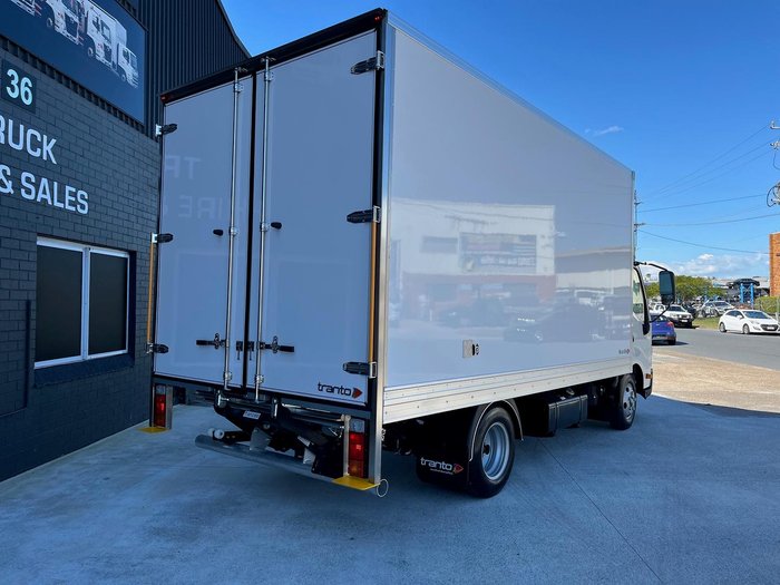 2025 Hino 616 - 300 Series RUNOUT 2025 STOCK, CAR LICENCE PANTECH White