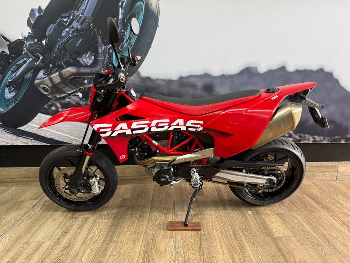 2022 GASGAS SM700 RED