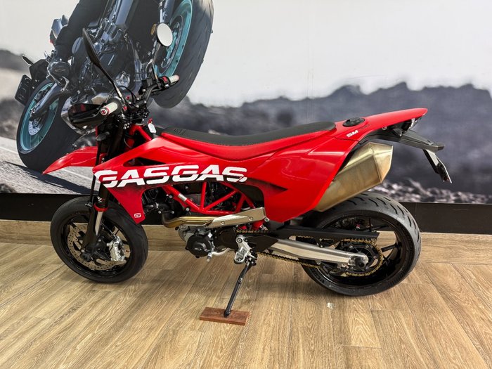 2022 GASGAS SM700 RED