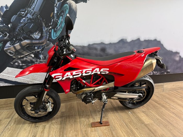 2022 GASGAS SM700 RED