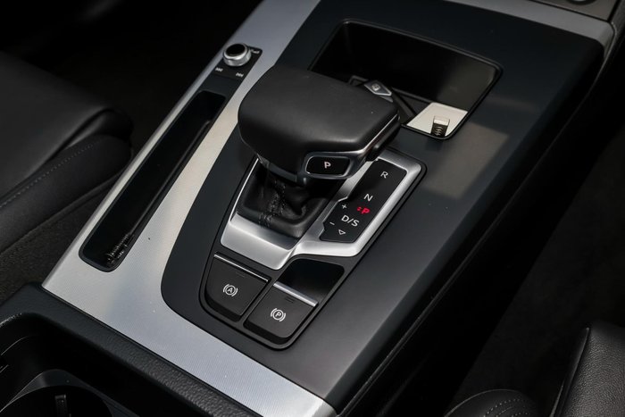 2023 Audi Q5 55 TFSI e S line