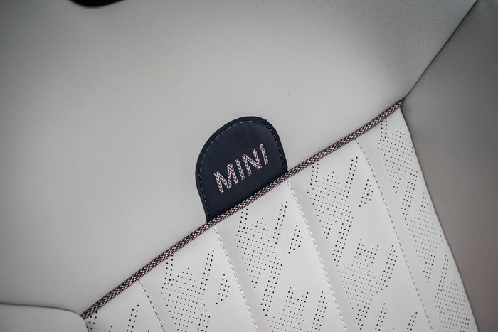 2025 MINI Cooper C Favoured