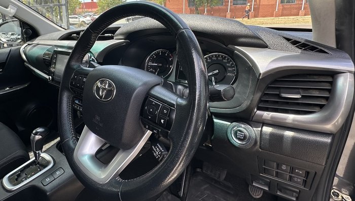 2020 Toyota Hilux SR5