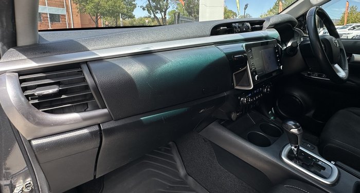 2020 Toyota Hilux SR5