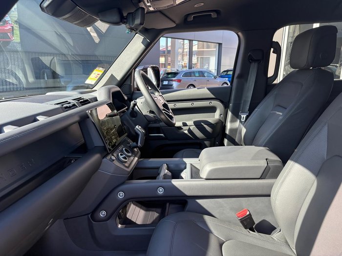 2026 Land Rover Defender 110 P425 X-Dynamic SE