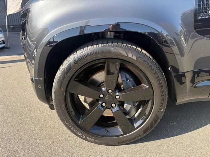 2026 Land Rover Defender 110 P425 X-Dynamic SE