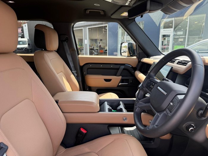 2025 Land Rover Defender 110 P425 X-Dynamic SE