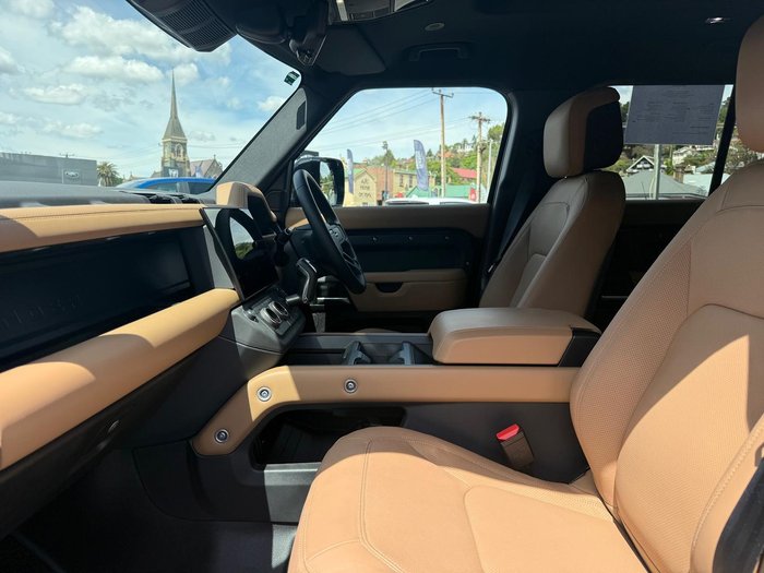 2026 Land Rover Defender 110 P425 X-Dynamic SE