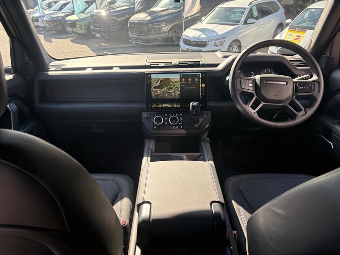 2026 Land Rover Defender 110 P425 X-Dynamic SE