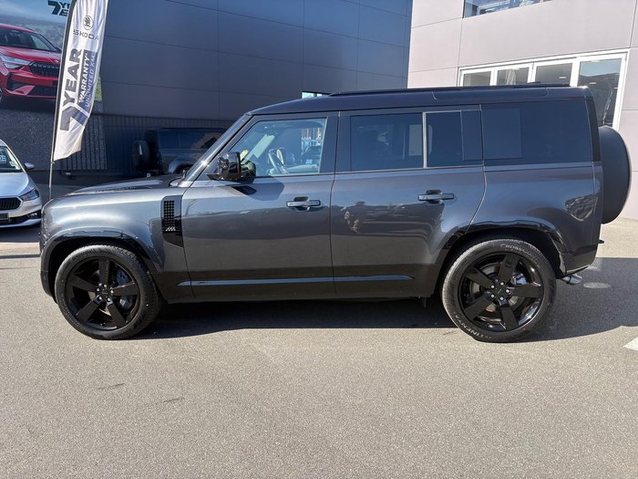 2026 Land Rover Defender 110 P425 X-Dynamic SE