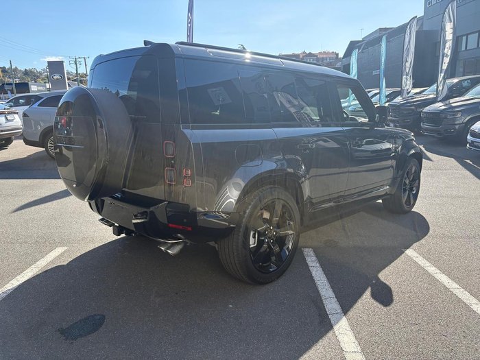 2026 Land Rover Defender 110 P425 X-Dynamic SE