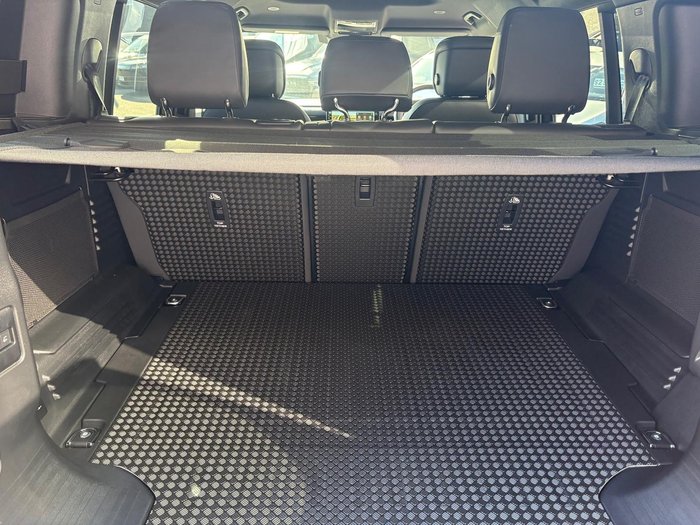 2026 Land Rover Defender 110 P425 X-Dynamic SE