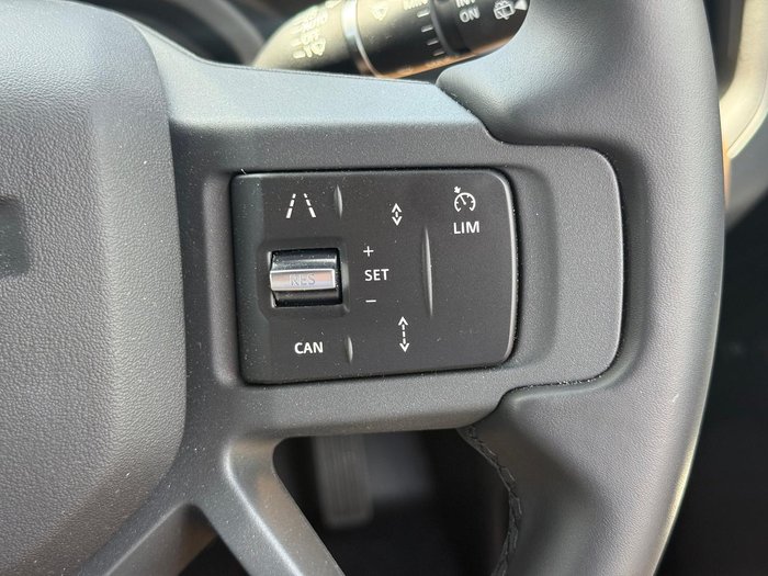 2025 Land Rover Defender 110 P425 X-Dynamic SE