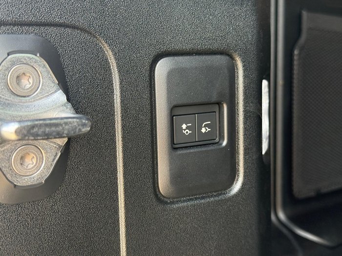 2026 Land Rover Defender 110 P425 X-Dynamic SE L663 MY26 AWD Santorini Black