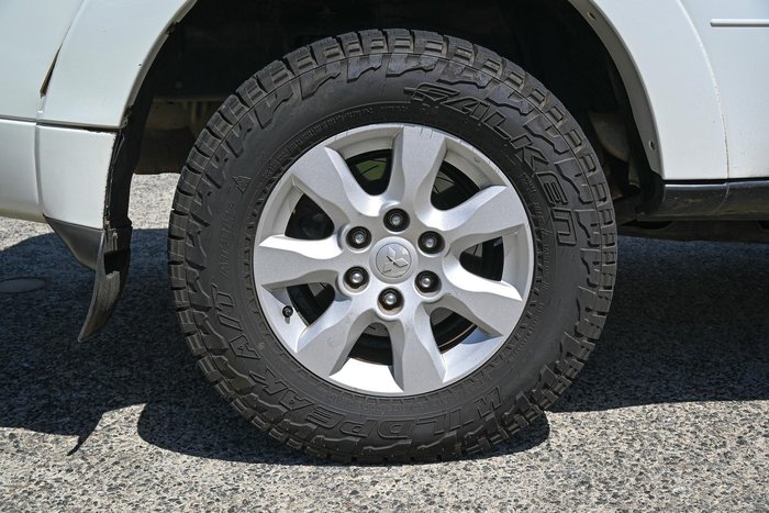 2012 Mitsubishi Pajero GLX