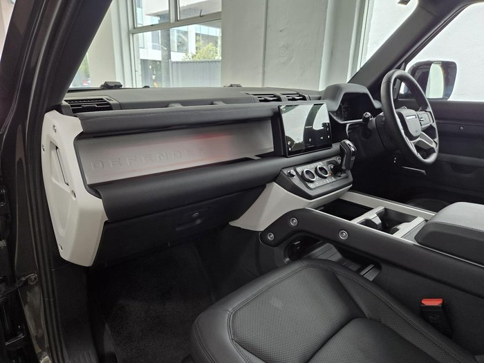 2025 Land Rover Defender 110 D350 X-Dynamic SE