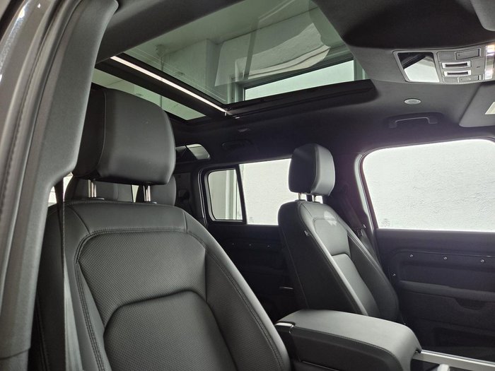 2025 Land Rover Defender 110 D350 X-Dynamic SE