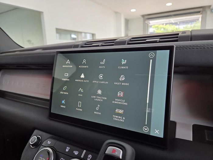 2025 Land Rover Defender 110 D350 X-Dynamic SE