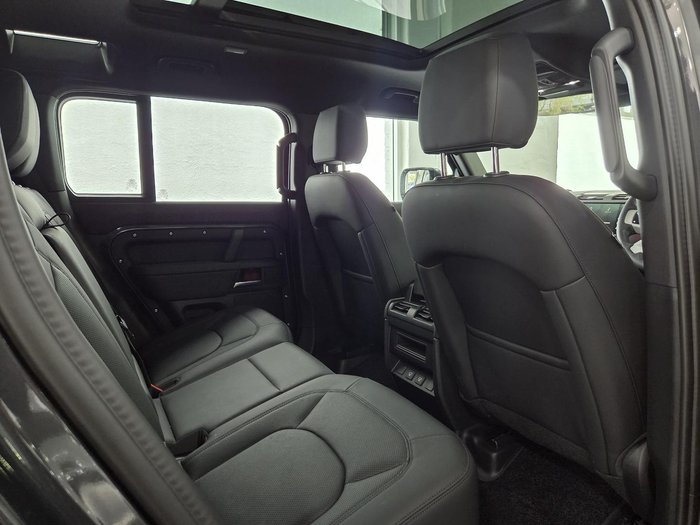 2025 Land Rover Defender 110 D350 X-Dynamic SE