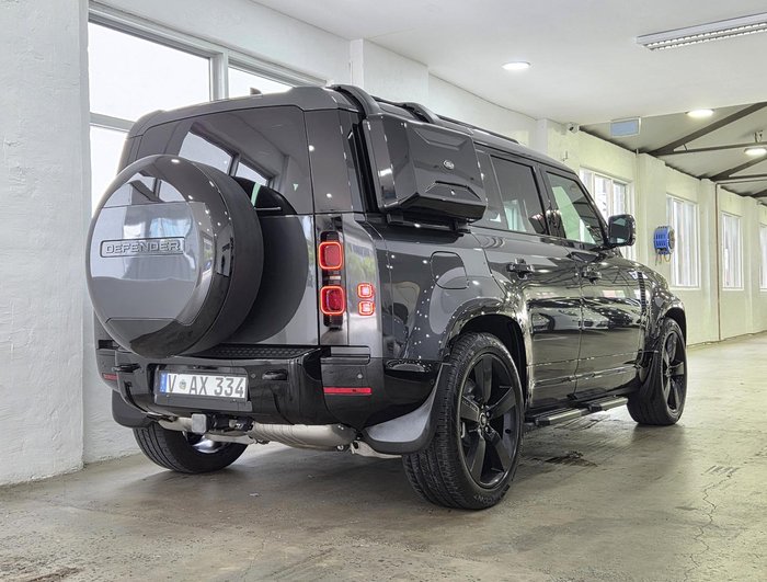 2025 Land Rover Defender 110 D350 X-Dynamic SE