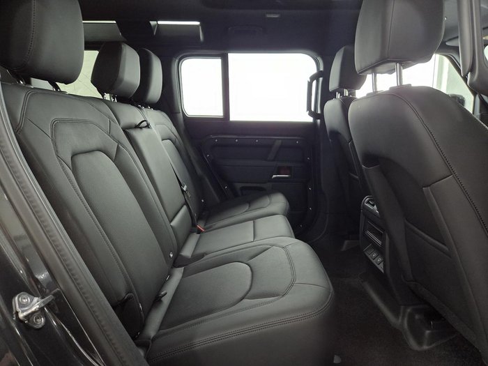 2025 Land Rover Defender 110 D350 X-Dynamic SE