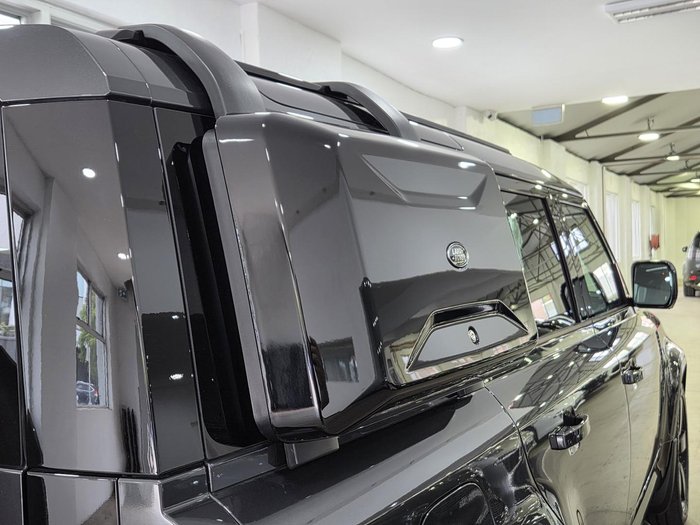 2025 Land Rover Defender 110 D350 X-Dynamic SE