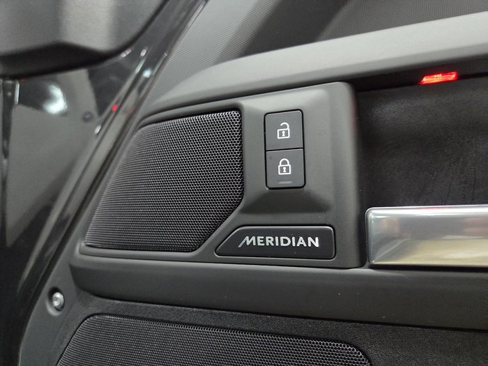 2025 Land Rover Defender 110 D350 X-Dynamic SE