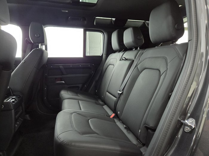 2025 Land Rover Defender 110 D350 X-Dynamic SE