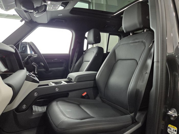 2025 Land Rover Defender 110 D350 X-Dynamic SE