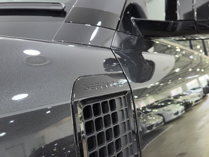 2025 Land Rover Defender 110 D350 X-Dynamic SE