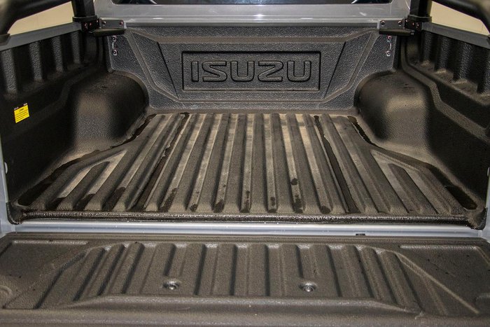 2025 Isuzu D-MAX BLADE