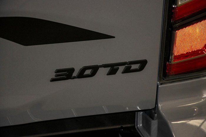 2025 Isuzu D-MAX BLADE