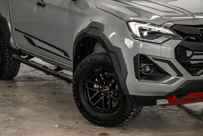 2025 Isuzu D-MAX BLADE