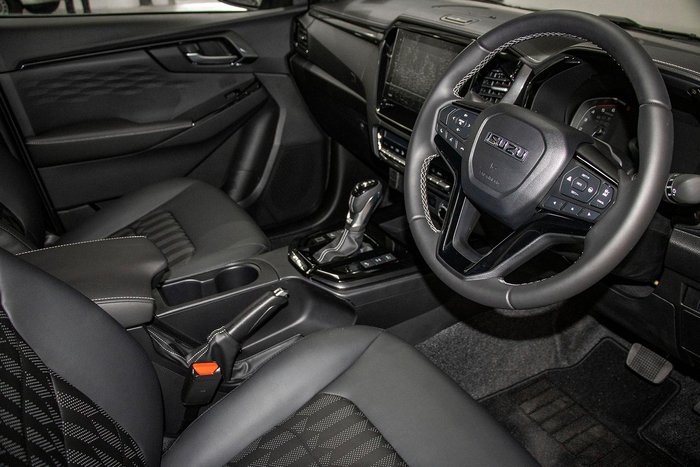 2025 Isuzu D-MAX BLADE