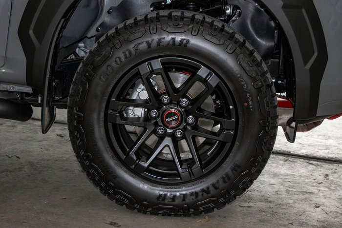 2025 Isuzu D-MAX BLADE