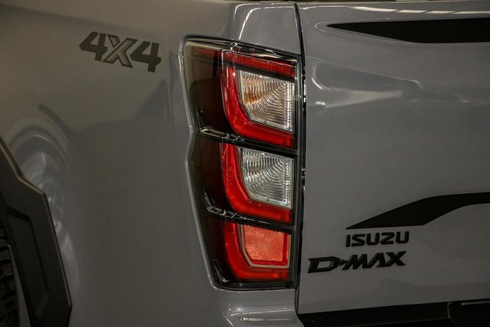 2025 Isuzu D-MAX BLADE