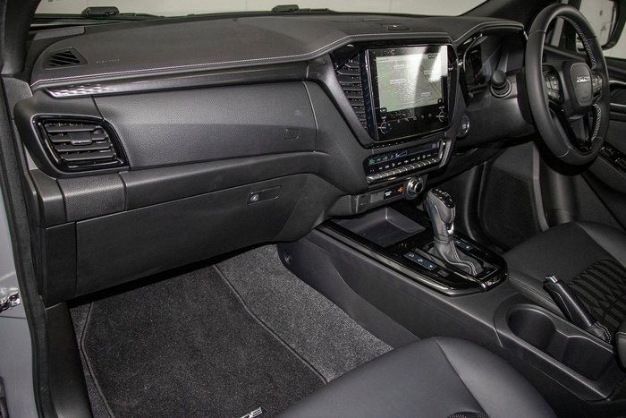 2025 Isuzu D-MAX BLADE