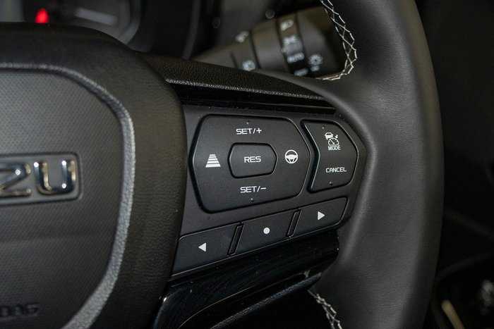 2025 Isuzu D-MAX BLADE