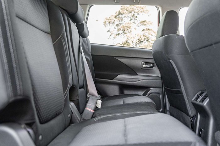 2019 Mitsubishi Outlander ES