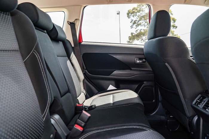 2019 Mitsubishi Outlander ES