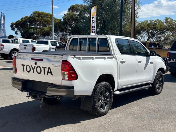 2023 Toyota Hilux SR