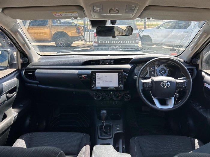 2023 Toyota Hilux SR