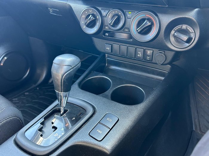 2023 Toyota Hilux SR